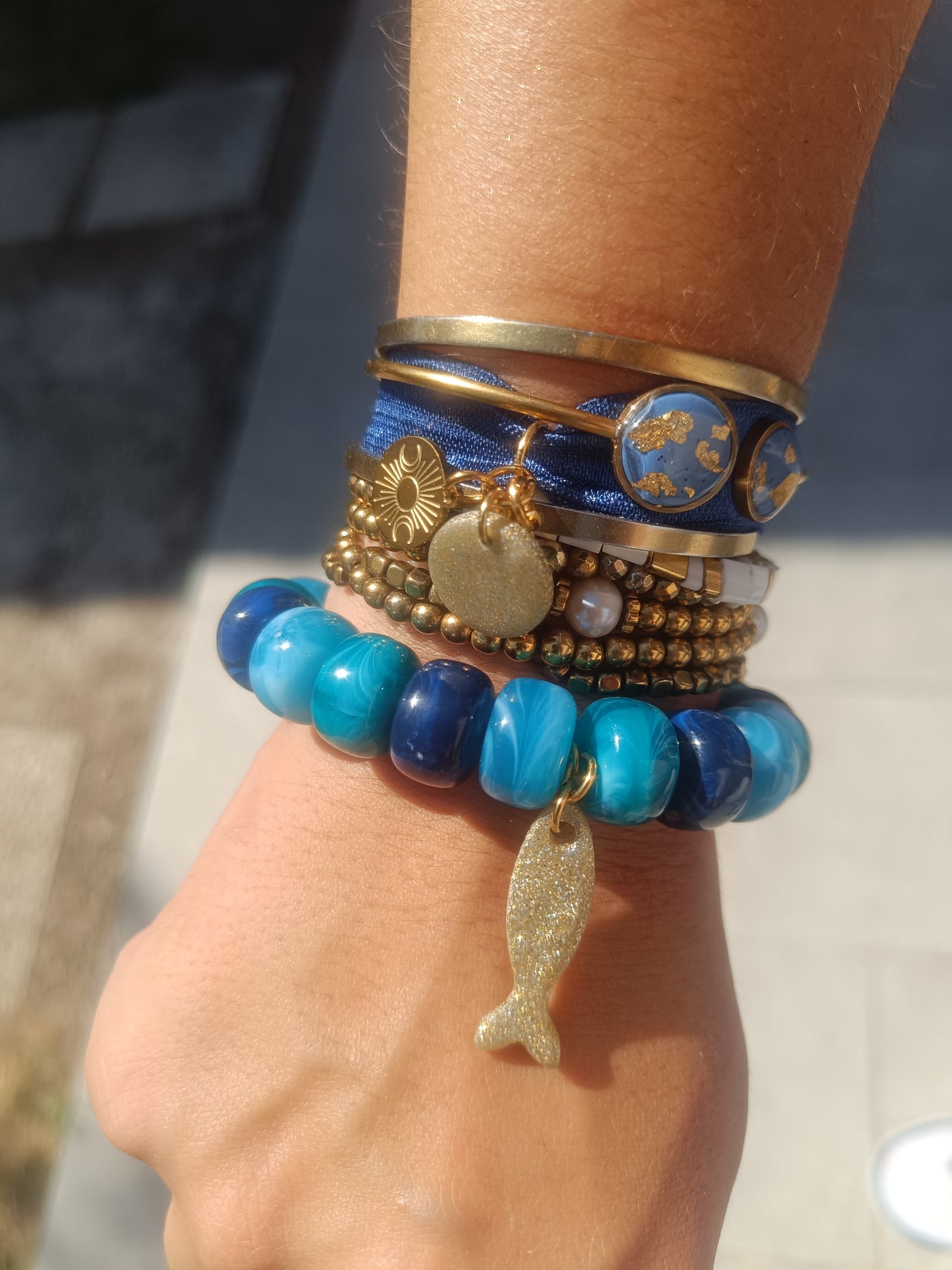 Bracelets élastiques bleu poisson doré
