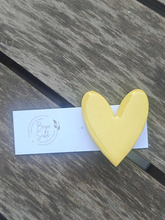 Broche coeur jaune
