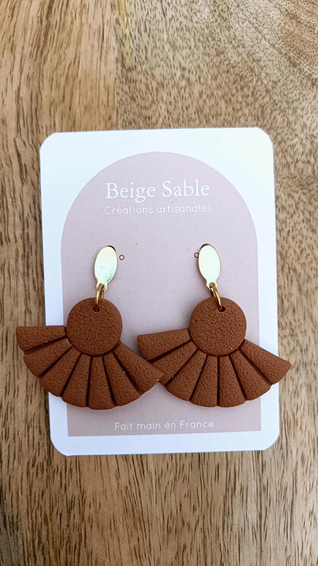 Boucles éventails camel