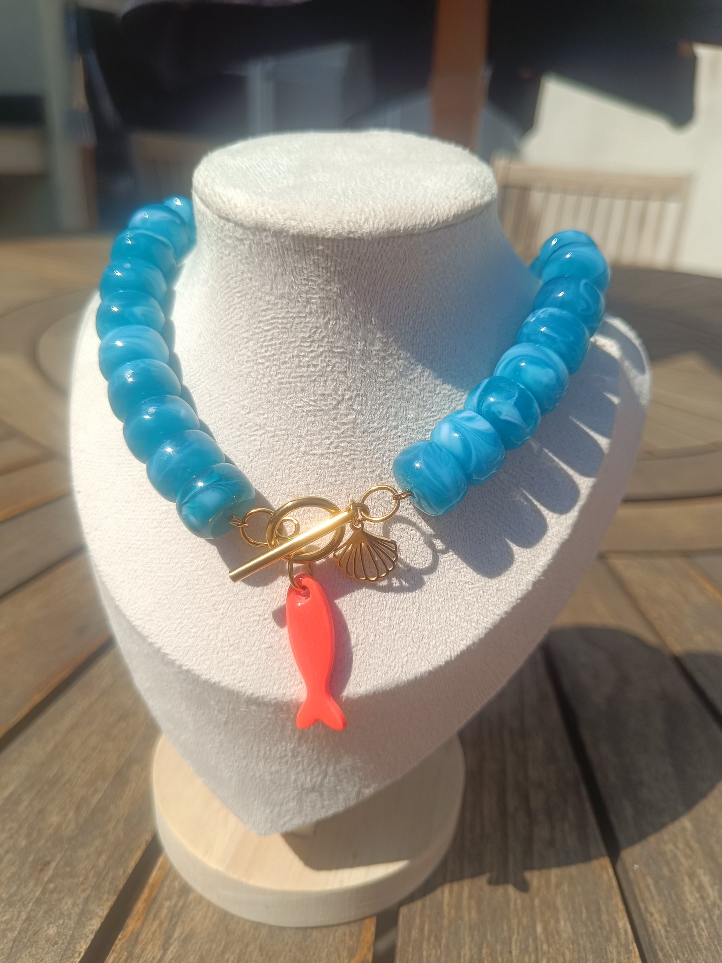 Collier bleu poisson corail