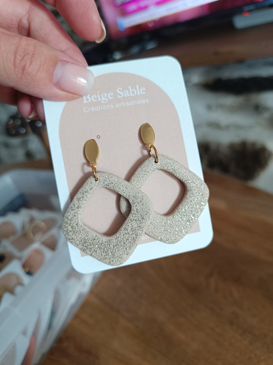 Boucles rosa beige paillettes